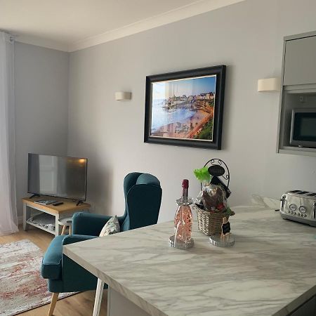 Beautiful Flat With Harbour Views تينبي المظهر الخارجي الصورة