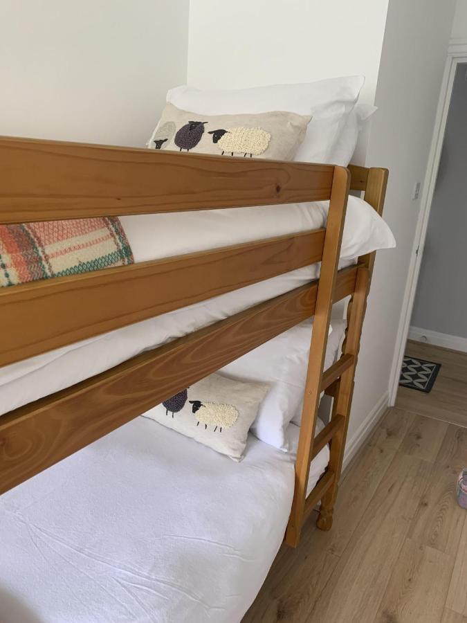 Beautiful Flat With Harbour Views تينبي المظهر الخارجي الصورة