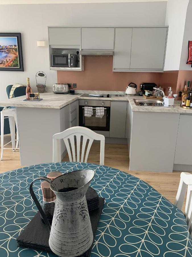 Beautiful Flat With Harbour Views تينبي المظهر الخارجي الصورة