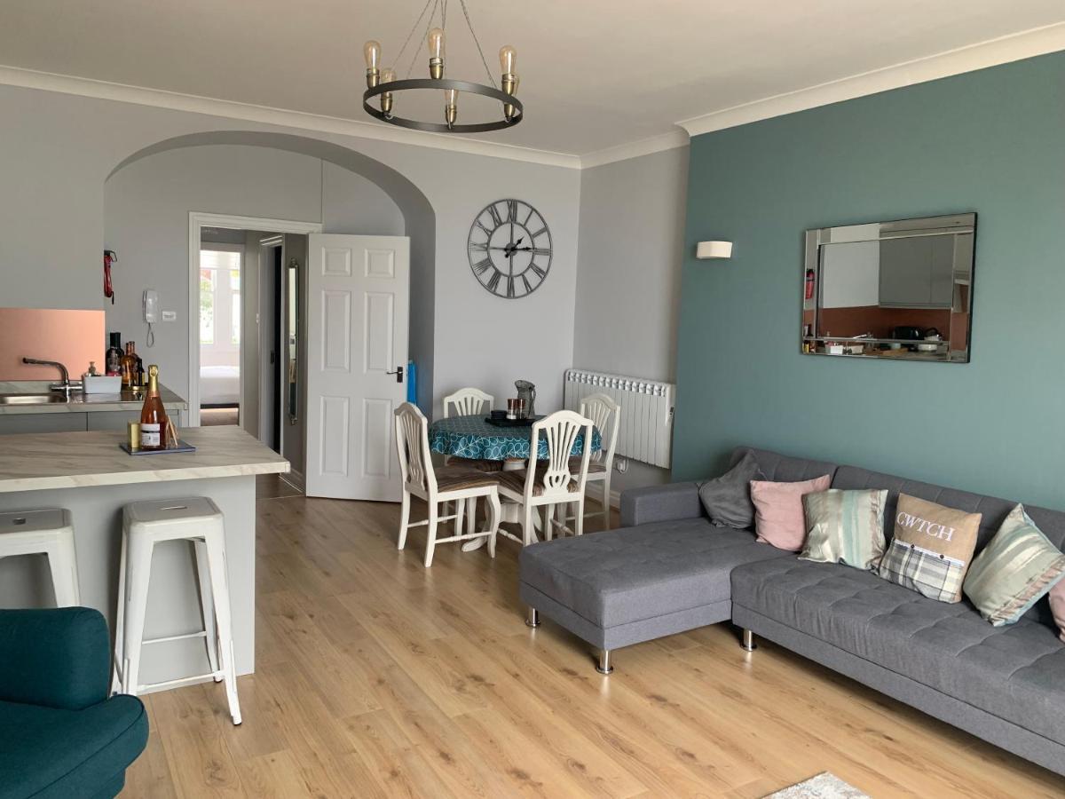 Beautiful Flat With Harbour Views تينبي المظهر الخارجي الصورة