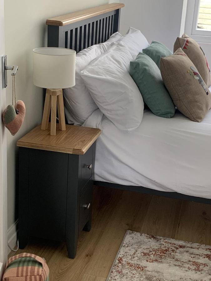 Beautiful Flat With Harbour Views تينبي المظهر الخارجي الصورة